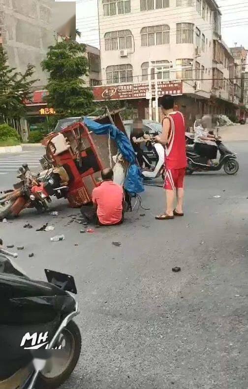 唐河县交通事故最新爆料,多车连环撞，现场情况紧急！